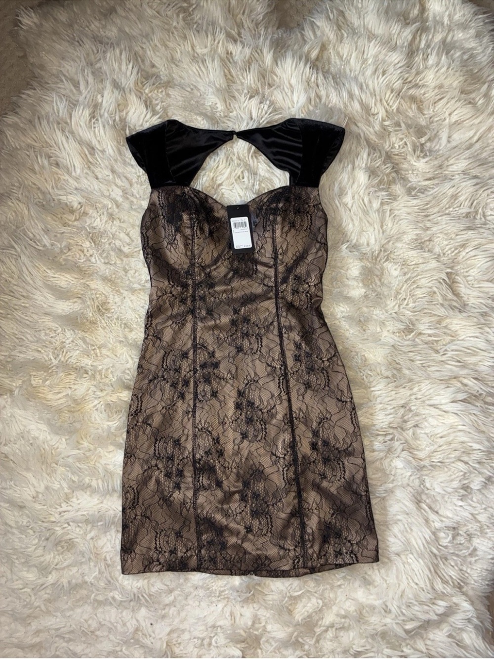 Guess NWT Los Angeles Black Lace-Overlay Mini Dress Nude Velvet Contrast Size 0